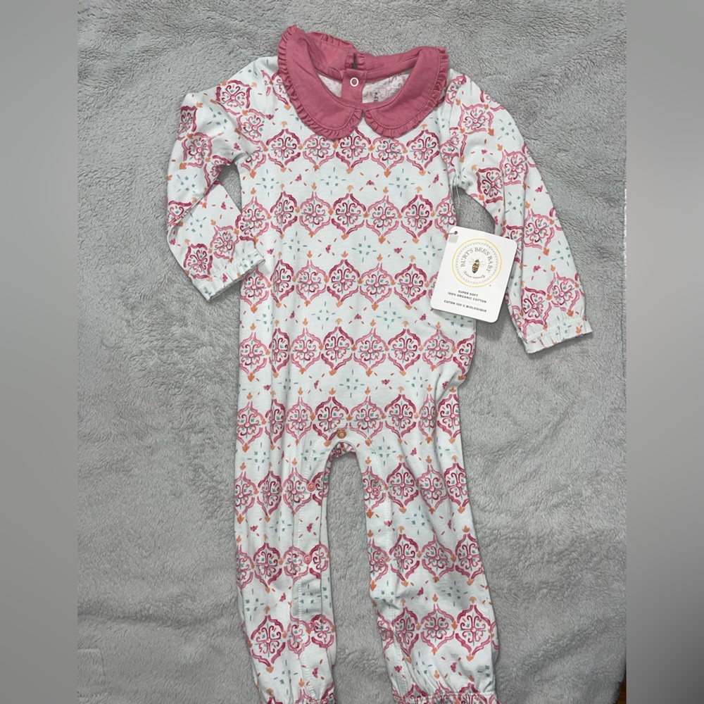 NWT Burt’s Bee Baby outfit